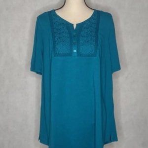 Women with short sleeves